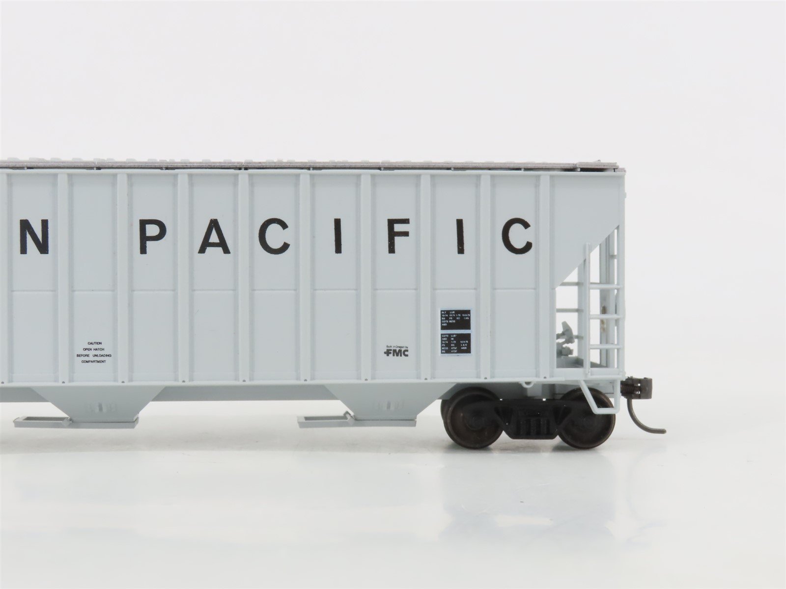HO Roundhouse 3525 WP Western Pacific 50' Covered 3-Bay Hopper #12083 - Upgraded