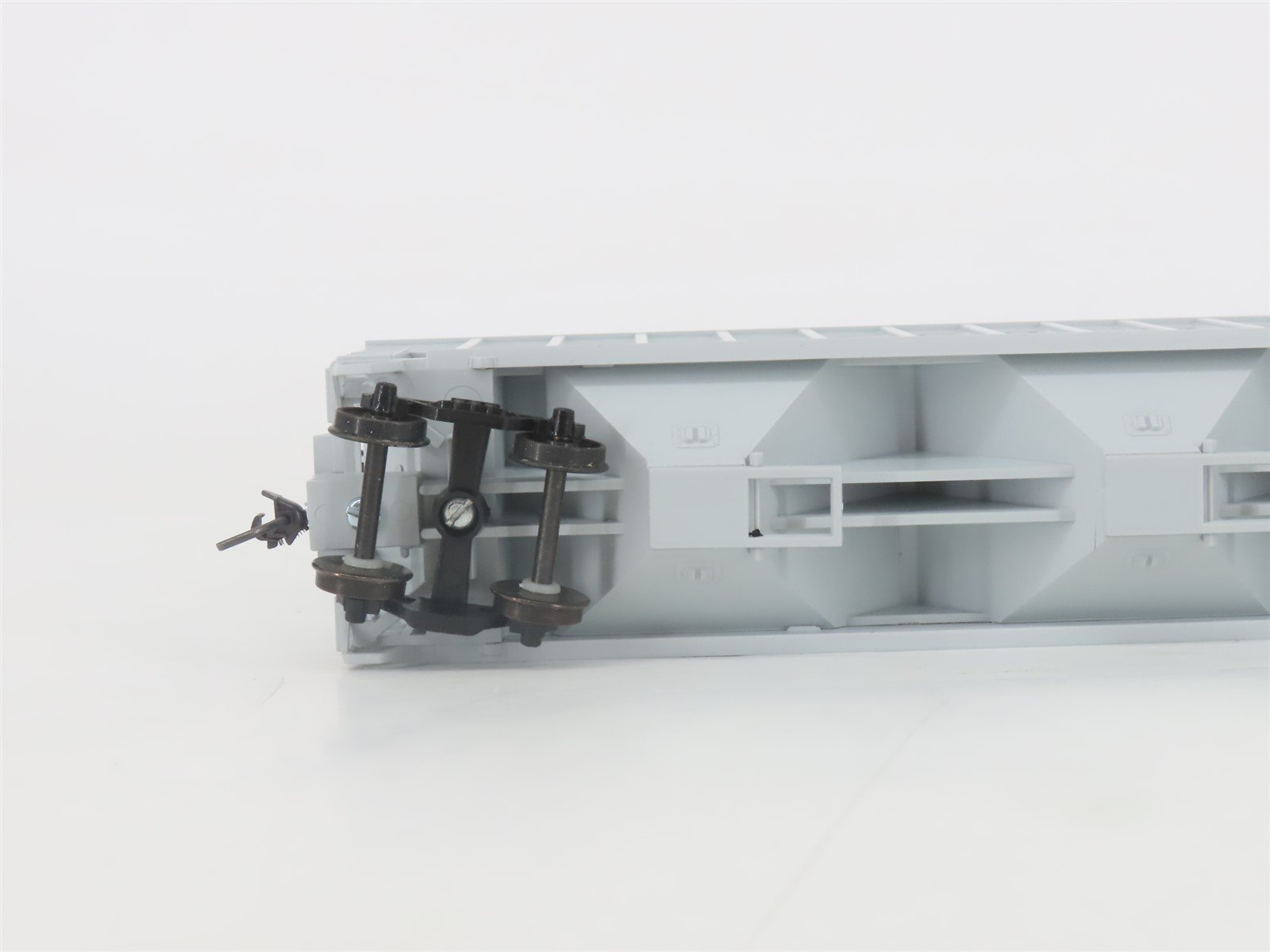 HO Roundhouse 3525 WP Western Pacific 50' Covered 3-Bay Hopper #12083 - Upgraded