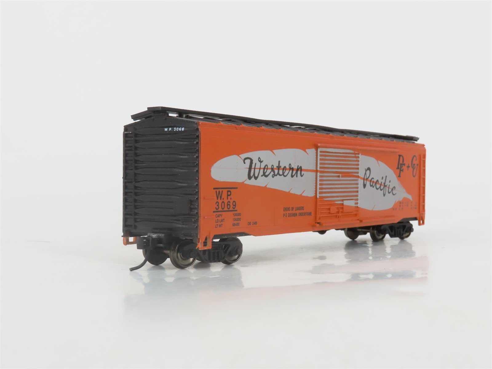 HO Scale Roundhouse 1220 WP Western Pacific Feather 50' Box Car #3069 -Upgraded