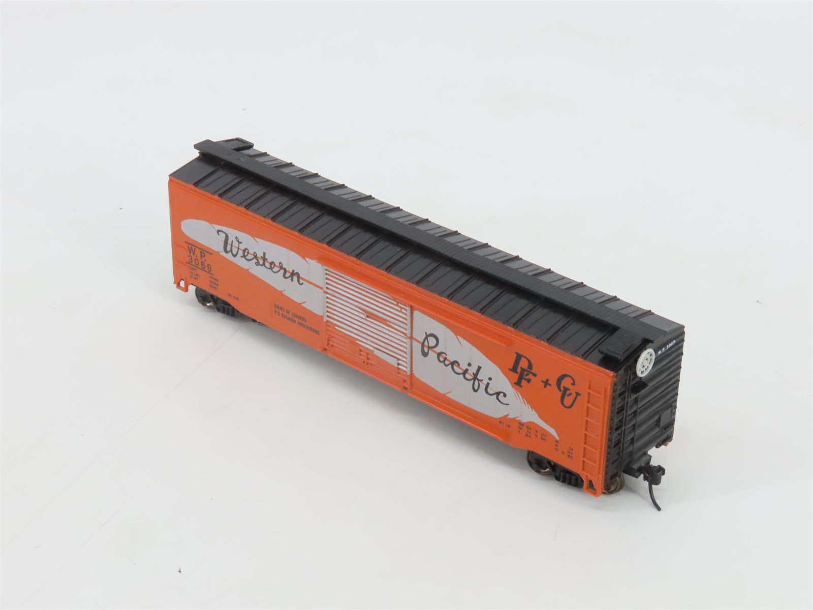 HO Scale Roundhouse 1220 WP Western Pacific Feather 50' Box Car #3069 -Upgraded