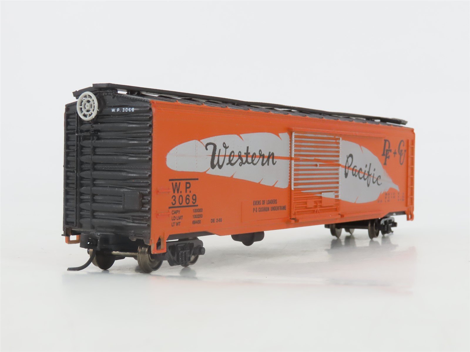 HO Scale Roundhouse 1220 WP Western Pacific Feather 50' Box Car #3069 -Upgraded
