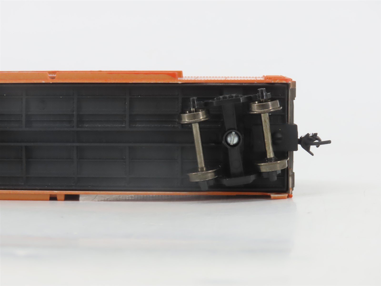 HO Scale Roundhouse 1220 WP Western Pacific Feather 50' Box Car #3069 -Upgraded