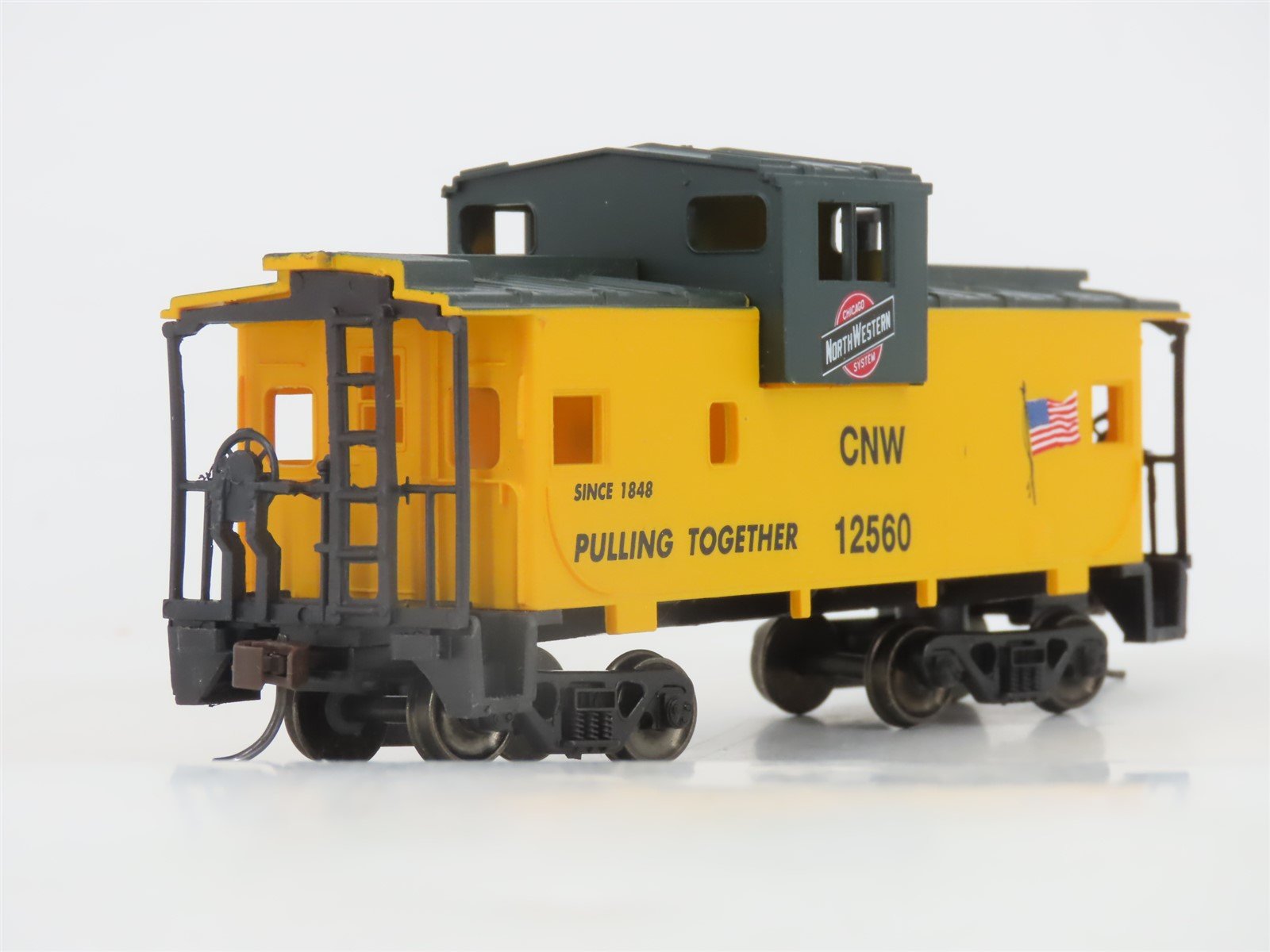 HO Scale Walthers Trainline 931-510 CNW Chicago North Western Caboose #12560