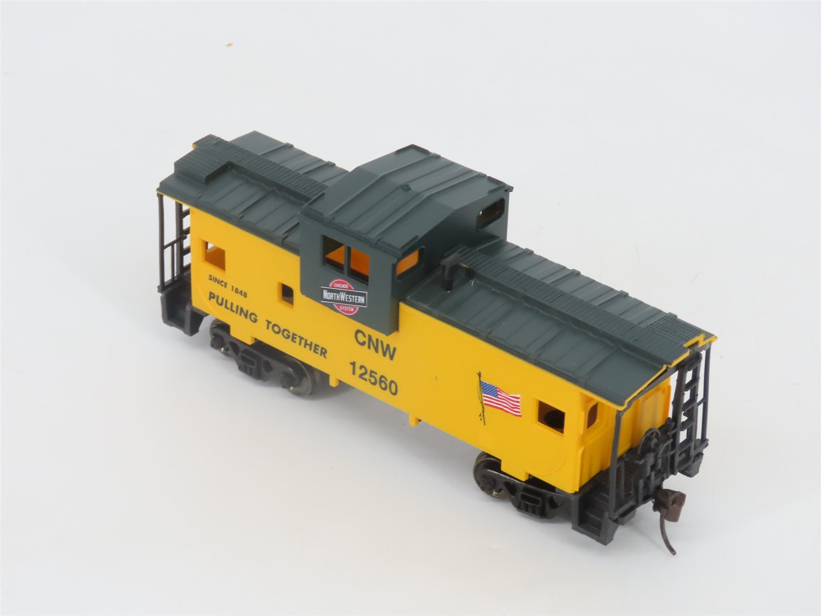 HO Scale Walthers Trainline 931-510 CNW Chicago North Western Caboose #12560