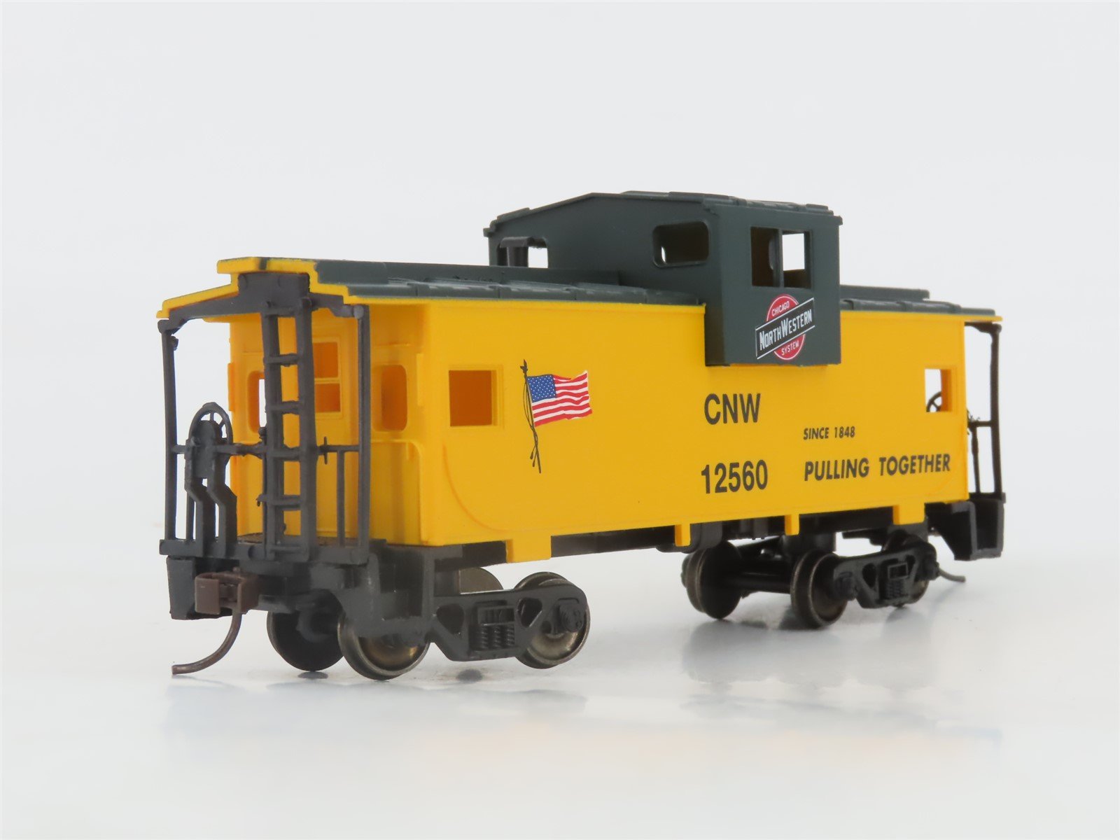HO Scale Walthers Trainline 931-510 CNW Chicago North Western Caboose #12560