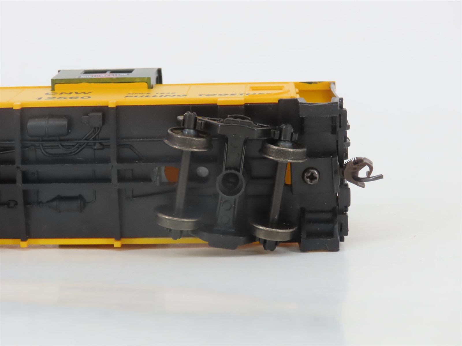 HO Scale Walthers Trainline 931-510 CNW Chicago North Western Caboose #12560