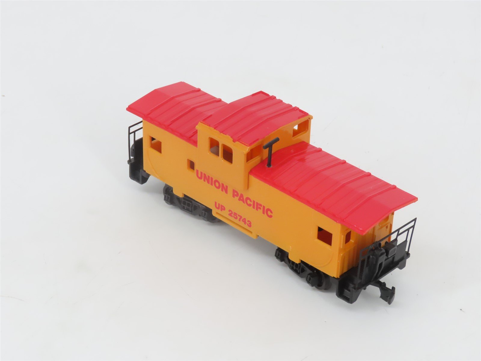 HO Scale Bachmann UP Union Pacific Railroad Cupola Caboose #25743