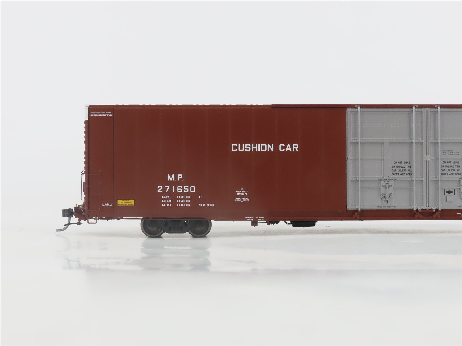 HO Scale Tangent 25031-05 MP Missouri Pacific 86' Plug Door Box Car #271650