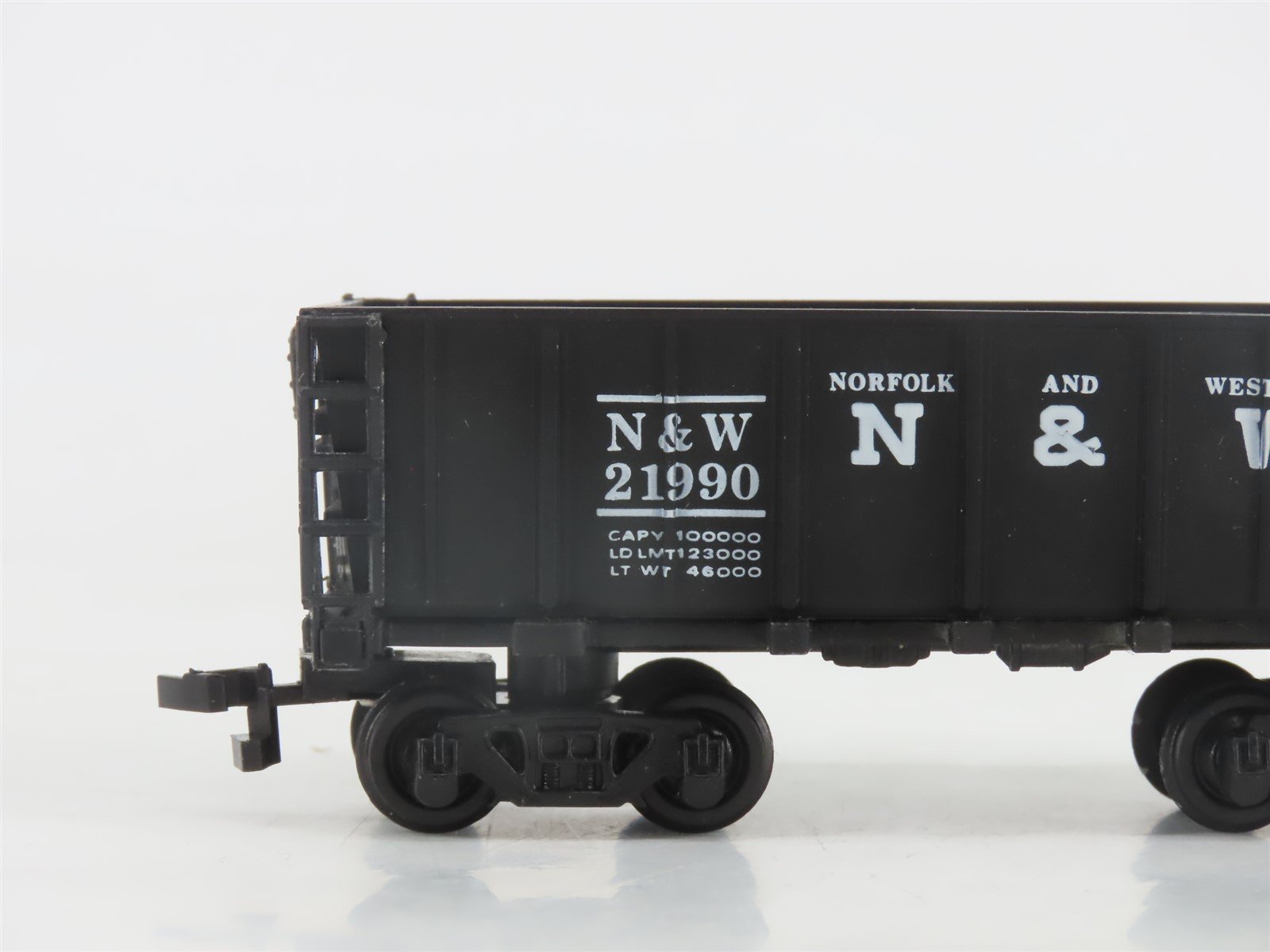 HO Scale Bachmann 77500 N&W Norfolk & Western Railroad 27' Ore Car #21990