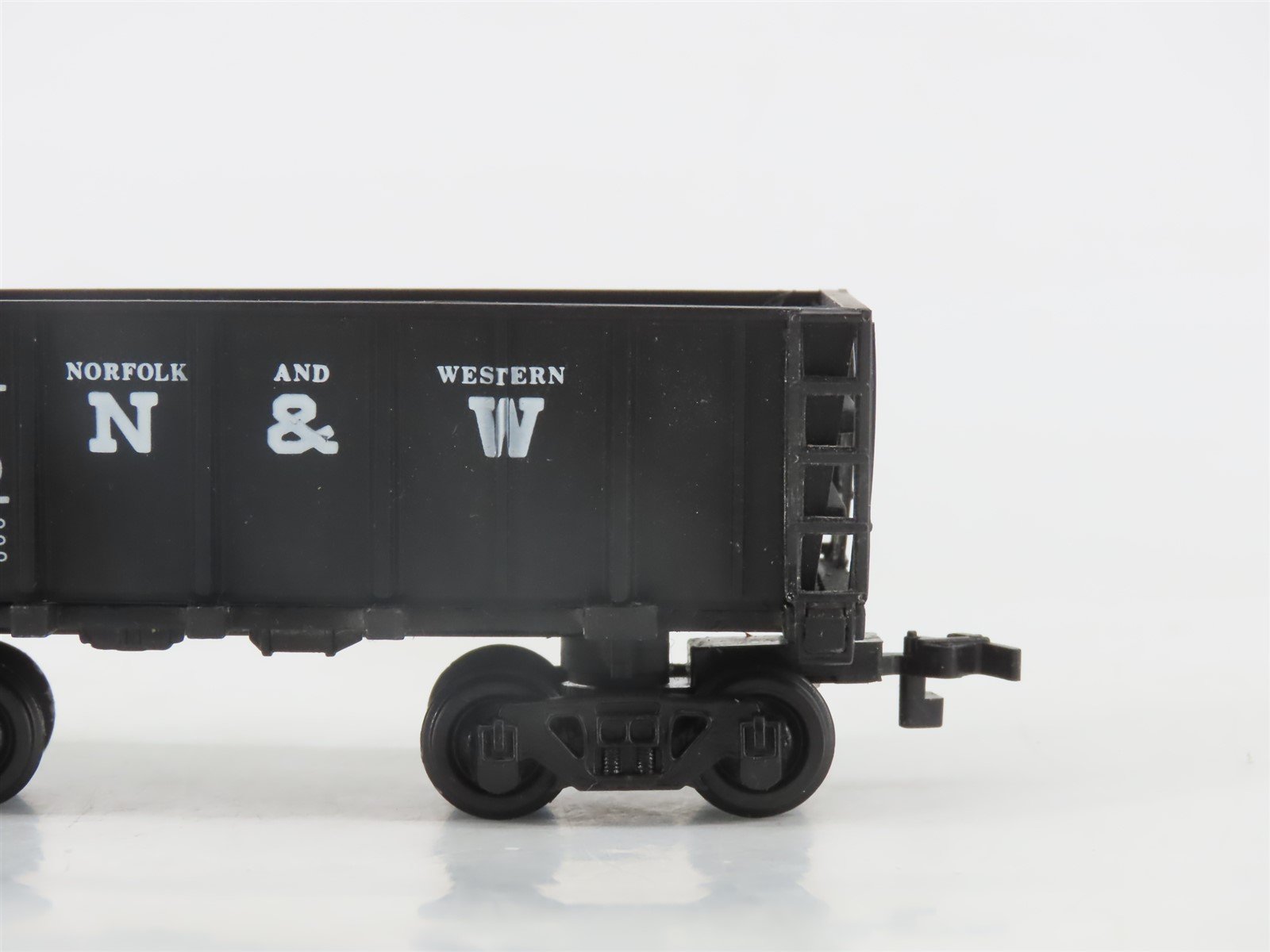 HO Scale Bachmann 77500 N&W Norfolk & Western Railroad 27' Ore Car #21990
