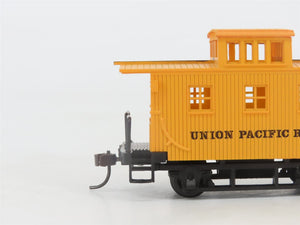 HO Scale Bachmann 72701 UP Union Pacific Railroad 21' Old Time Caboose