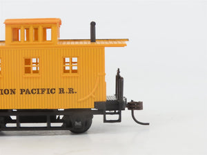 HO Scale Bachmann 72701 UP Union Pacific Railroad 21' Old Time Caboose