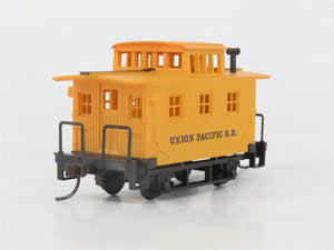 HO Scale Bachmann 72701 UP Union Pacific Railroad 21' Old Time Caboose