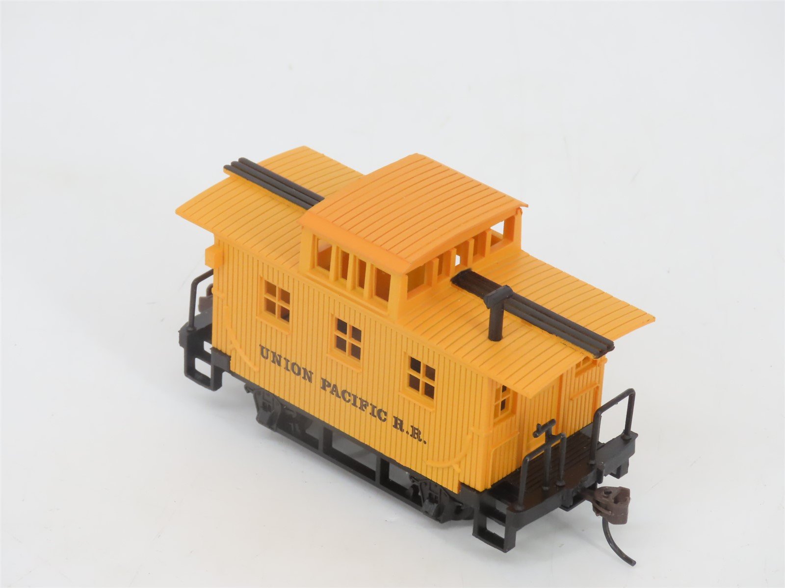 HO Scale Bachmann 72701 UP Union Pacific Railroad 21' Old Time Caboose
