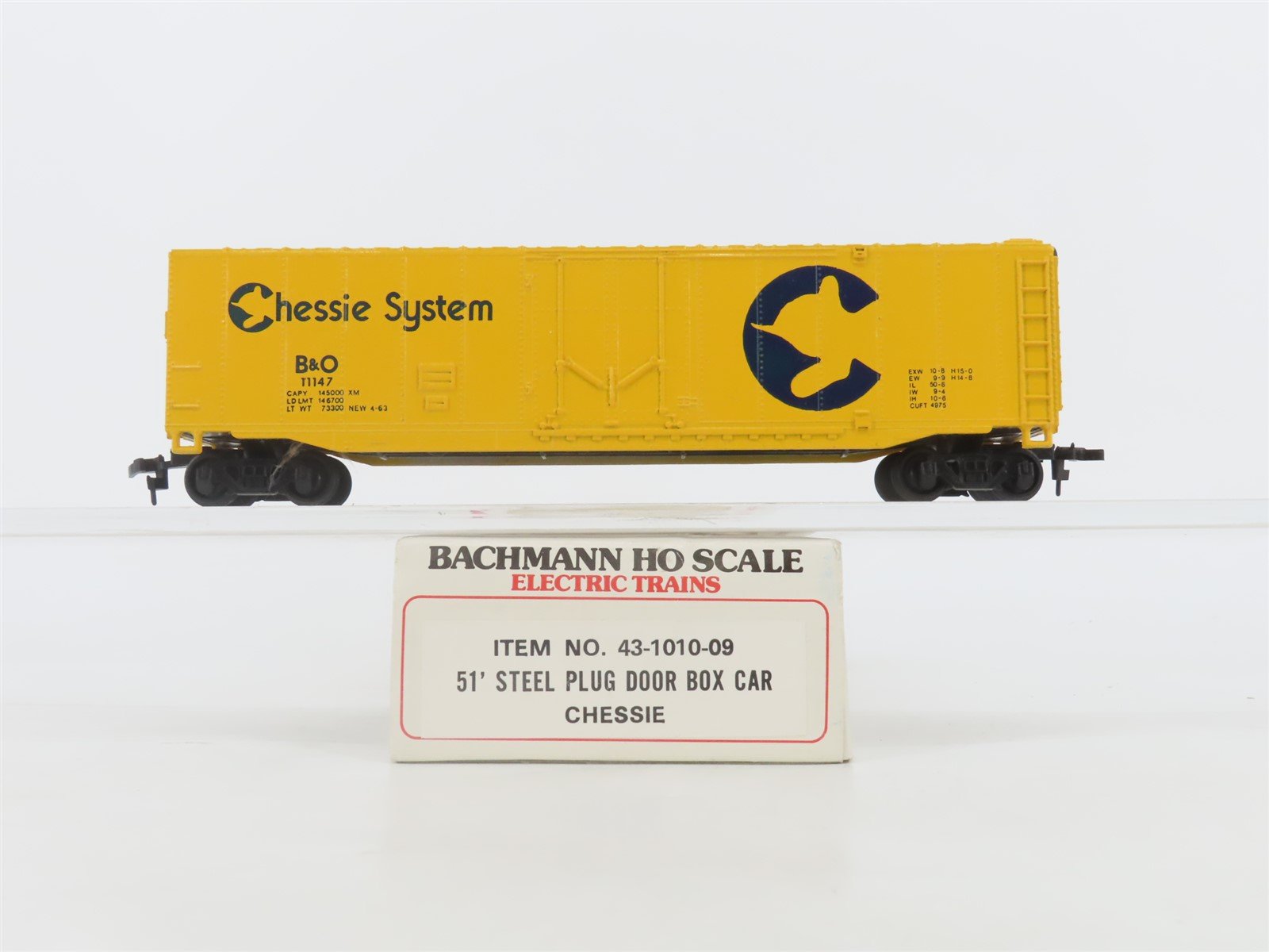 HO Scale Bachmann 43-1010-09 B&O Chessie System 51' Plug Door Box Car #11147