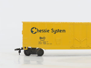 HO Scale Bachmann 43-1010-09 B&O Chessie System 51' Plug Door Box Car #11147