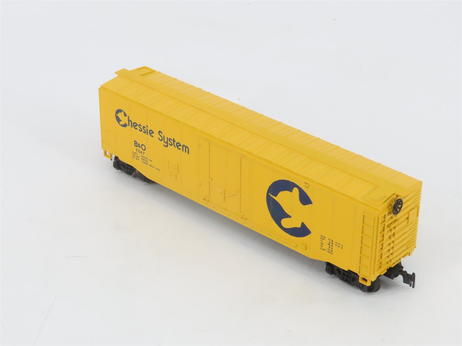HO Scale Bachmann 43-1010-09 B&O Chessie System 51' Plug Door Box Car #11147