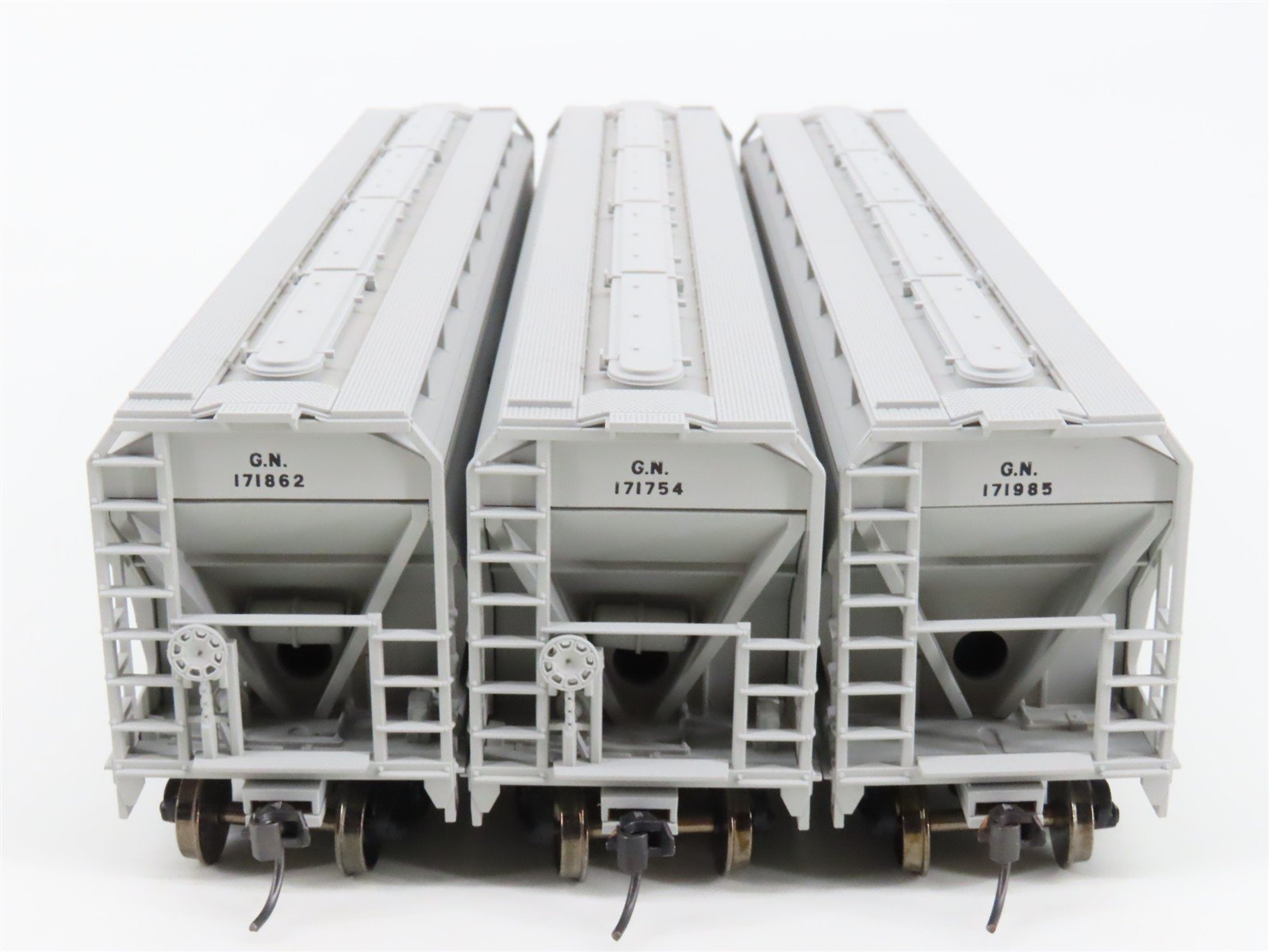 HO Scale Accurail/Digital Fox GN Great Northern 3-Bay Hopper 6-Pack - Upgraded