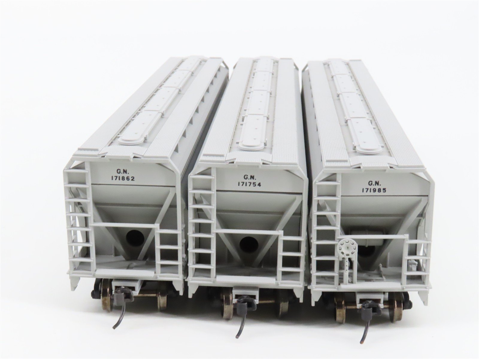 HO Scale Accurail/Digital Fox GN Great Northern 3-Bay Hopper 6-Pack - Upgraded