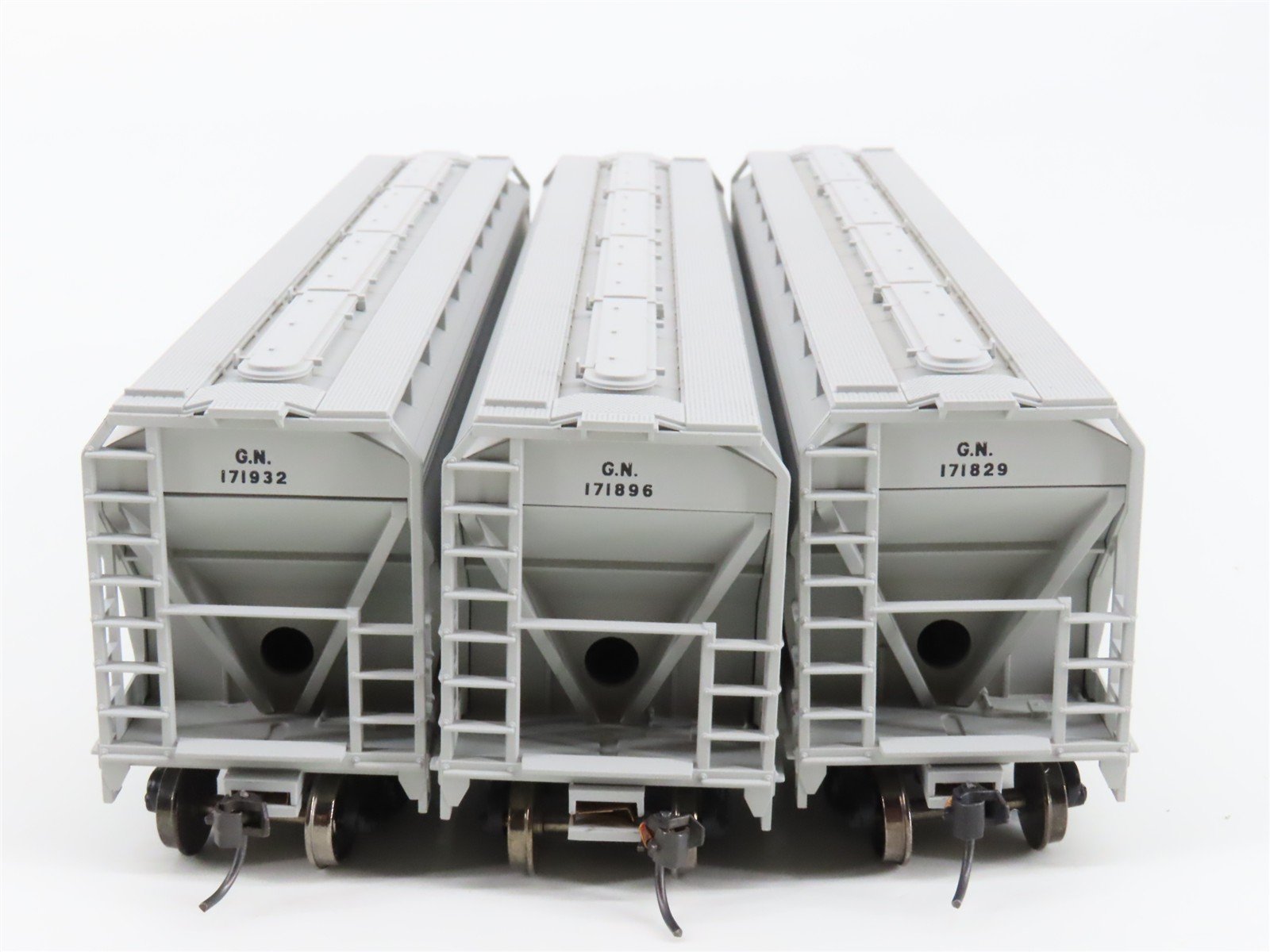 HO Scale Accurail/Digital Fox GN Great Northern 3-Bay Hopper 6-Pack - Upgraded