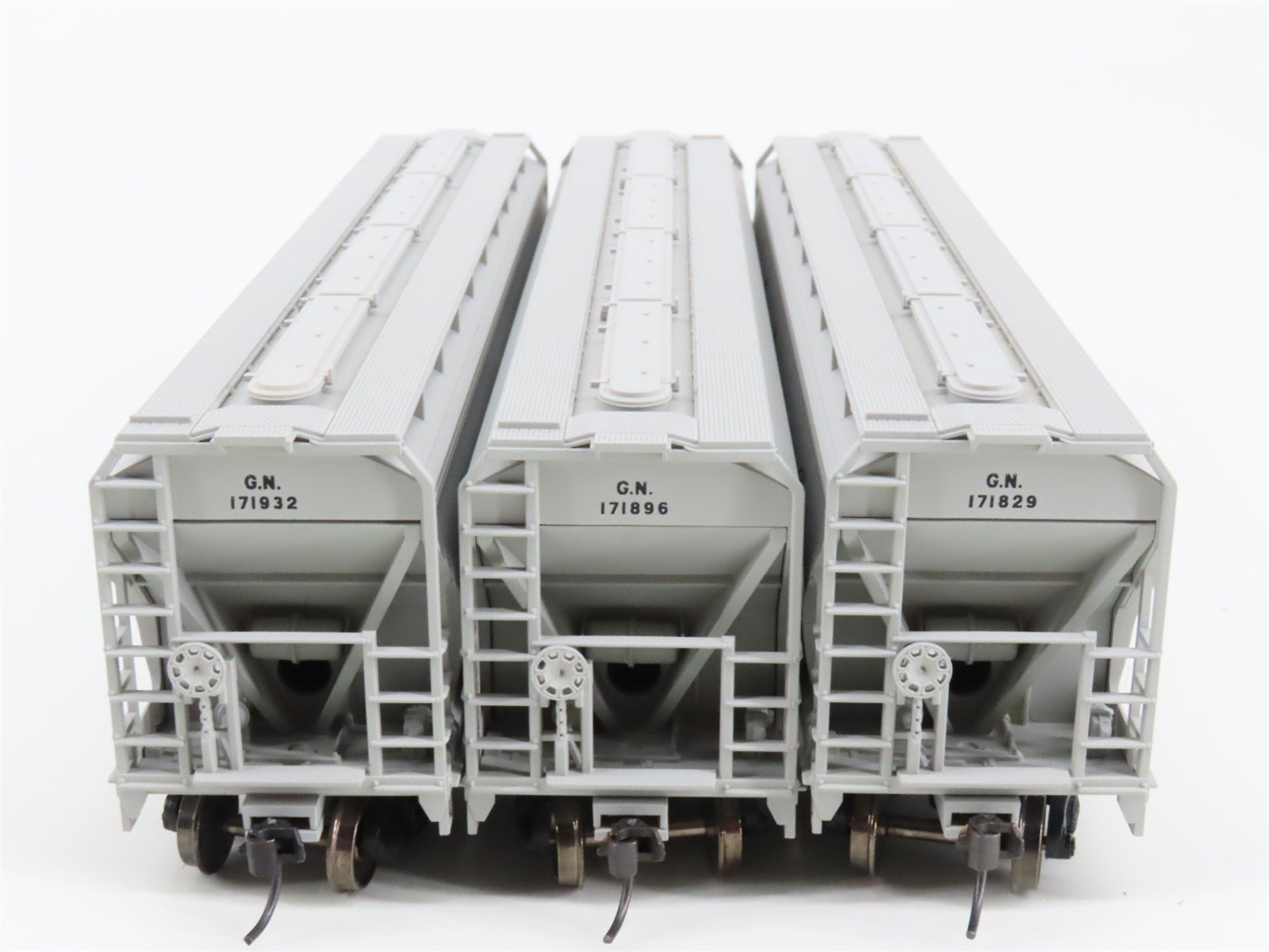 HO Scale Accurail/Digital Fox GN Great Northern 3-Bay Hopper 6-Pack - Upgraded