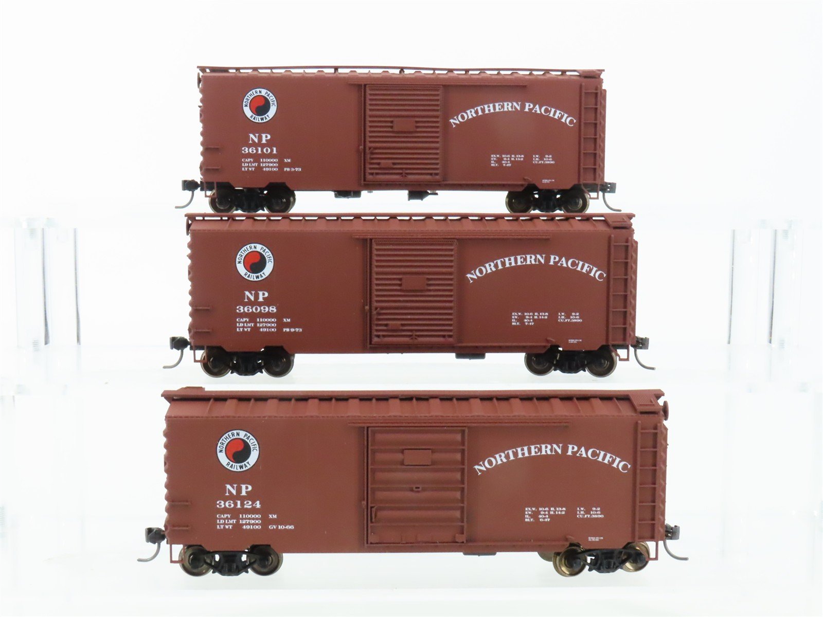 HO Scale Accurail 3348 NP Northern Pacific 40' Steel Box Car 3-Pack - Upgraded