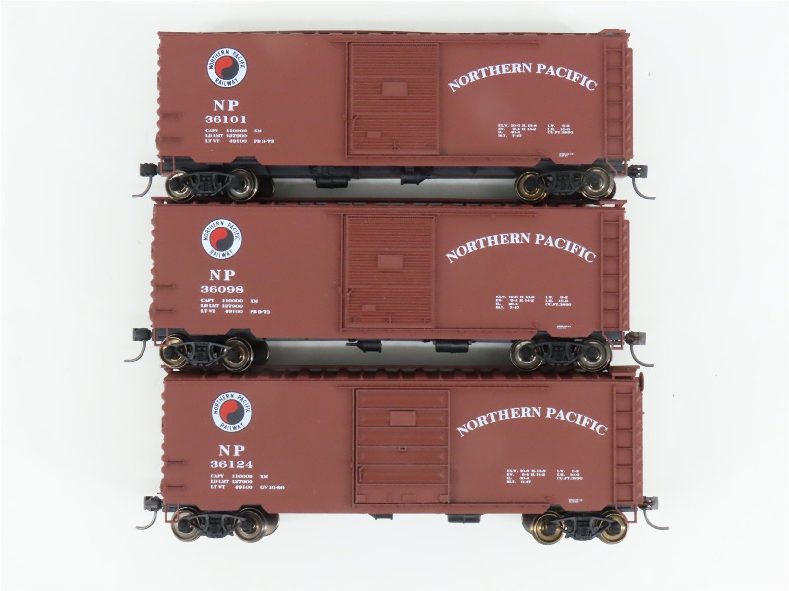 HO Scale Accurail 3348 NP Northern Pacific 40' Steel Box Car 3-Pack - Upgraded
