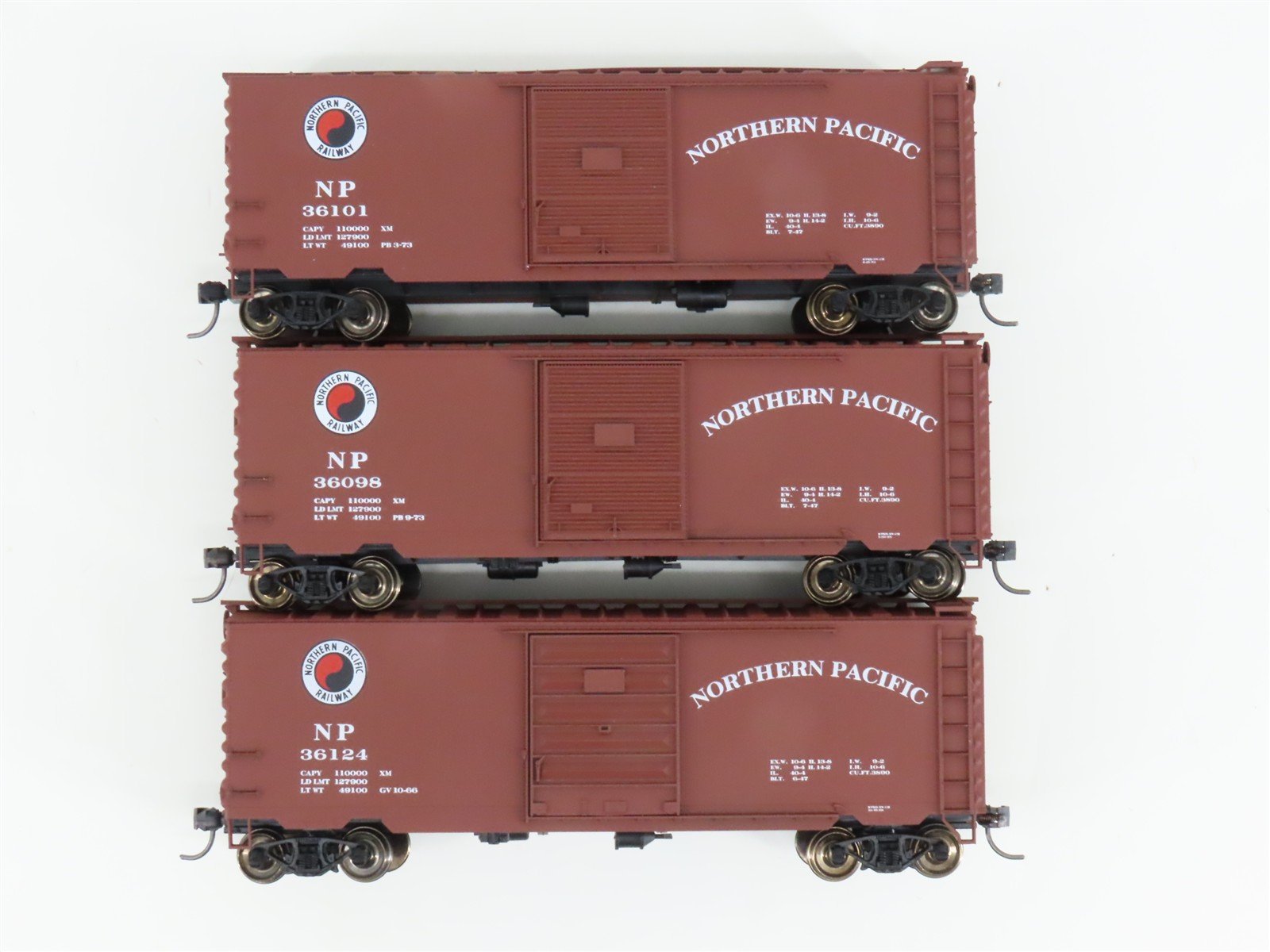 HO Scale Accurail 3348 NP Northern Pacific 40' Steel Box Car 3-Pack - Upgraded