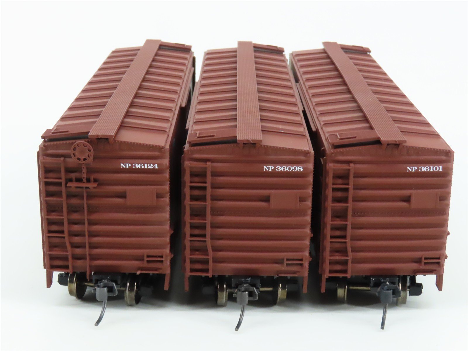 HO Scale Accurail 3348 NP Northern Pacific 40' Steel Box Car 3-Pack - Upgraded