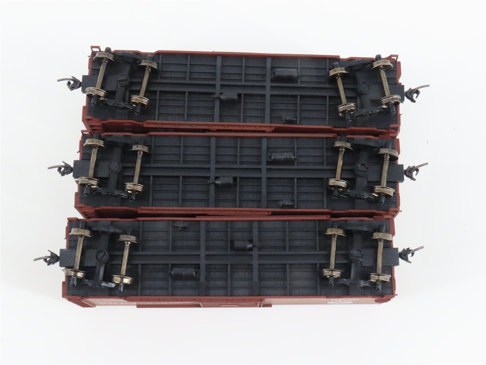 HO Scale Accurail 3348 NP Northern Pacific 40' Steel Box Car 3-Pack - Upgraded