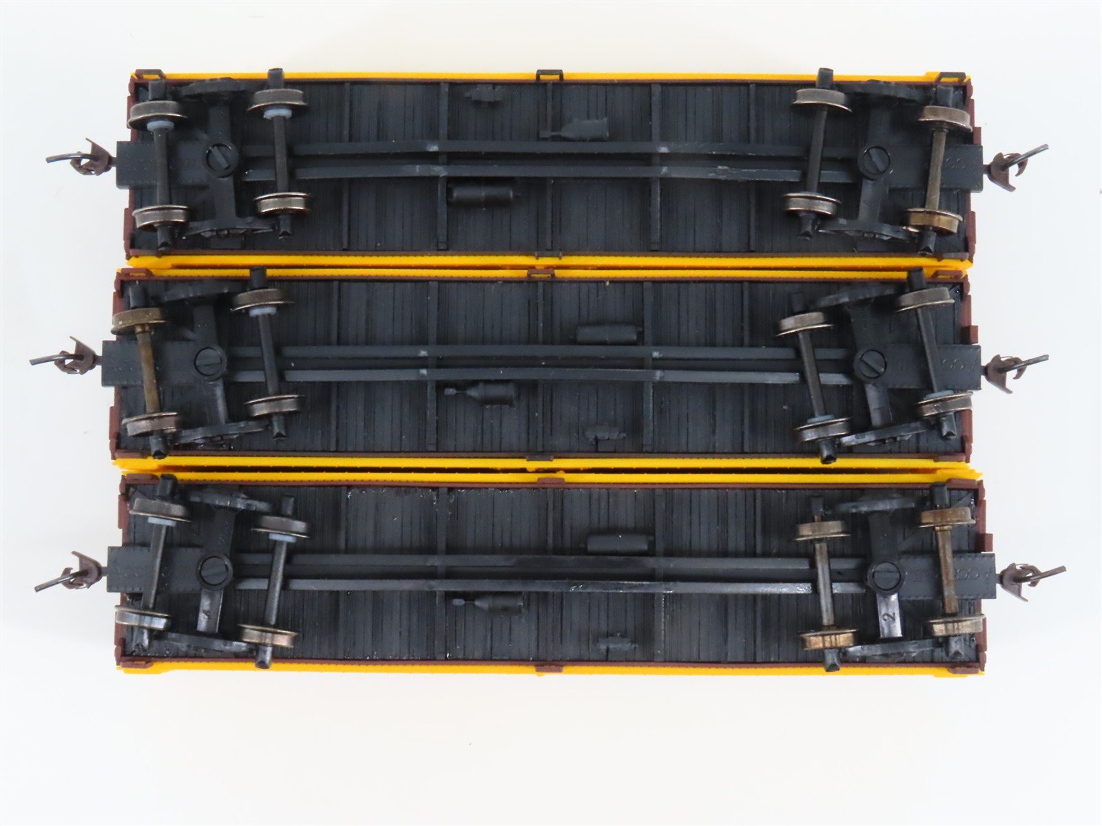 HO Scale Accurail 3339 Burlington Route 40' Wood Reefer 3-Pack - Upgraded