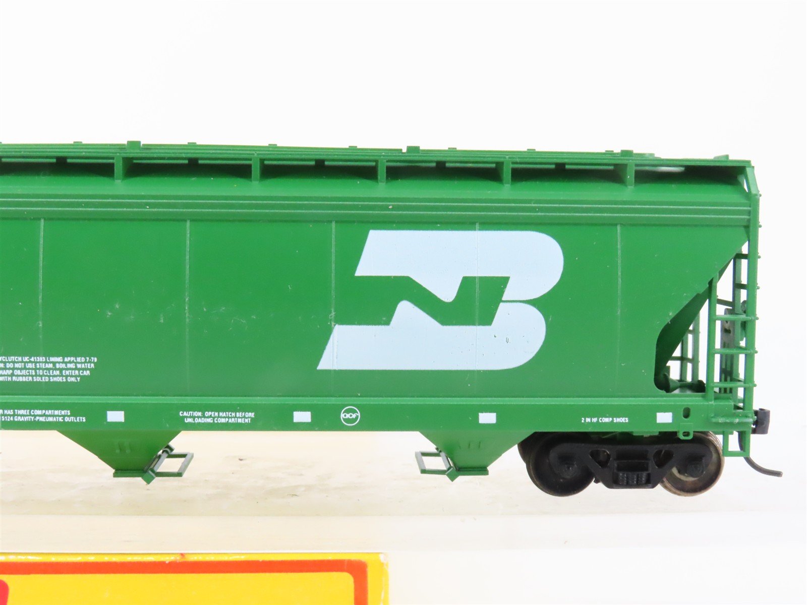 HO Accurail 2015 BN Burlington Northern 3-Bay Covered Hopper #481298 - Upgraded