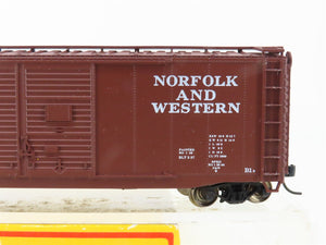 HO Scale Accurail 3022 N&W Norfolk & Western 40' Box Car #49300 - Upgraded