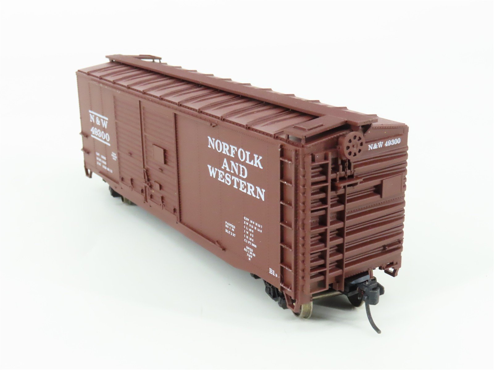 HO Scale Accurail 3022 N&W Norfolk & Western 40' Box Car #49300 - Upgraded