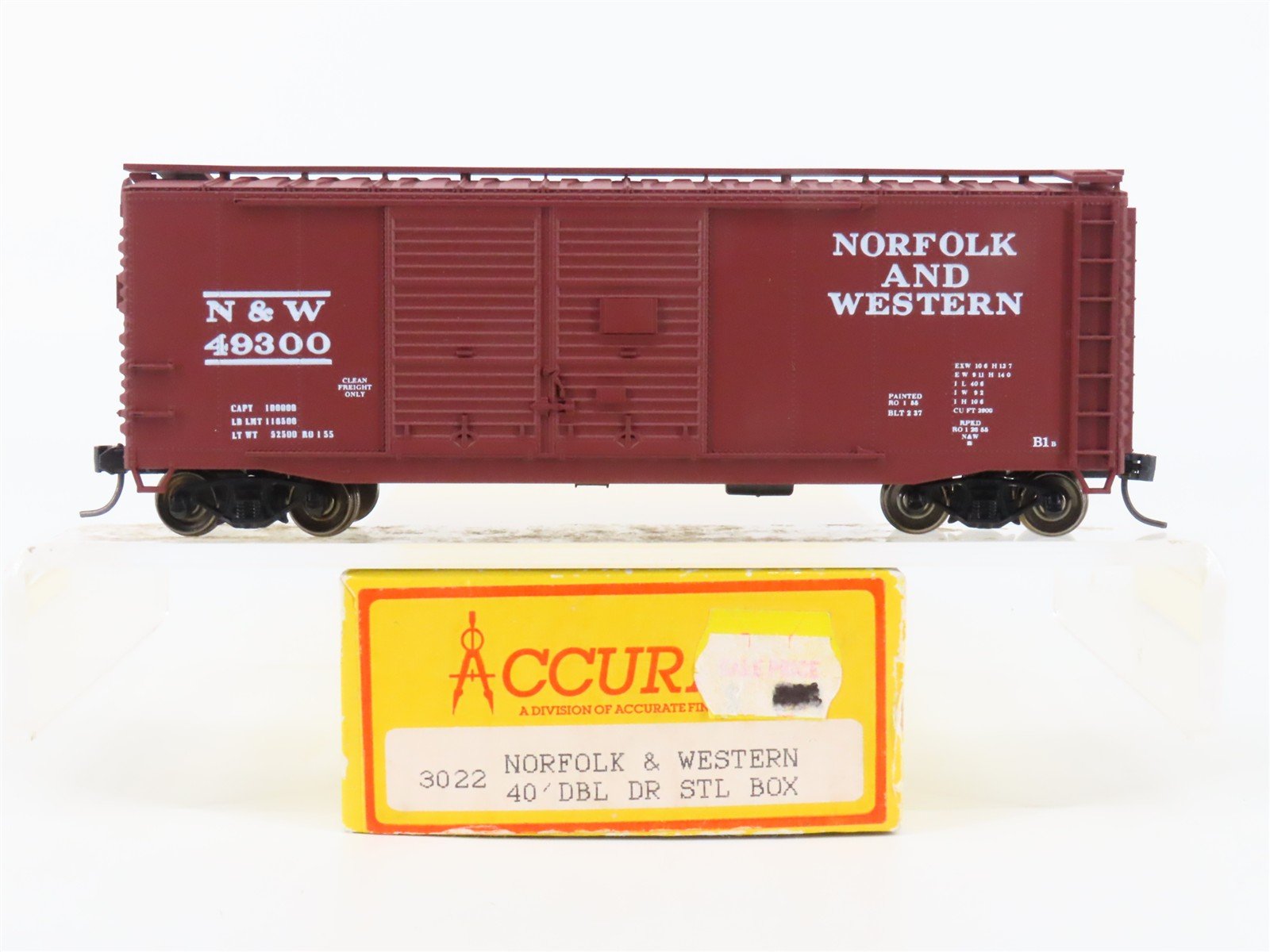 HO Scale Accurail 3022 N&W Norfolk & Western 40' Box Car #49300 - Upgraded