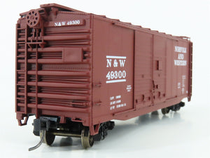 HO Scale Accurail 3022 N&W Norfolk & Western 40' Box Car #49300 - Upgraded