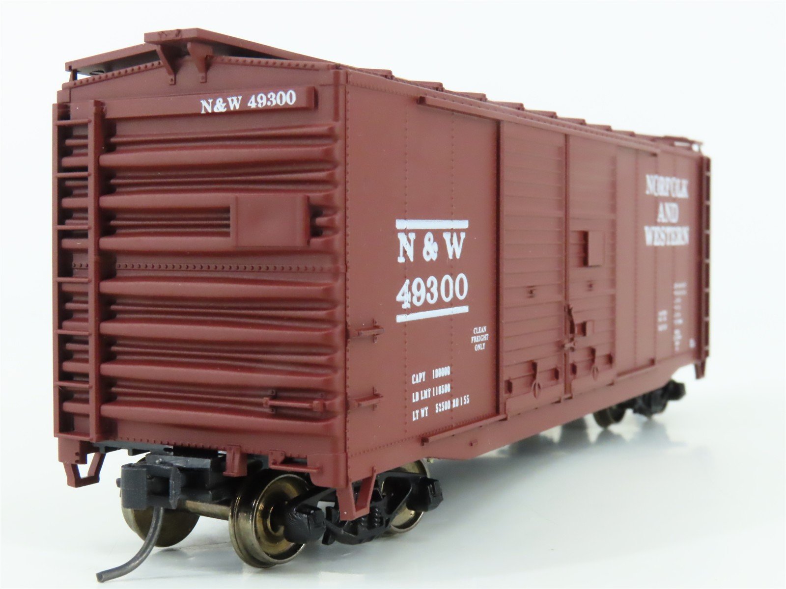 HO Scale Accurail 3022 N&W Norfolk & Western 40' Box Car #49300 - Upgraded