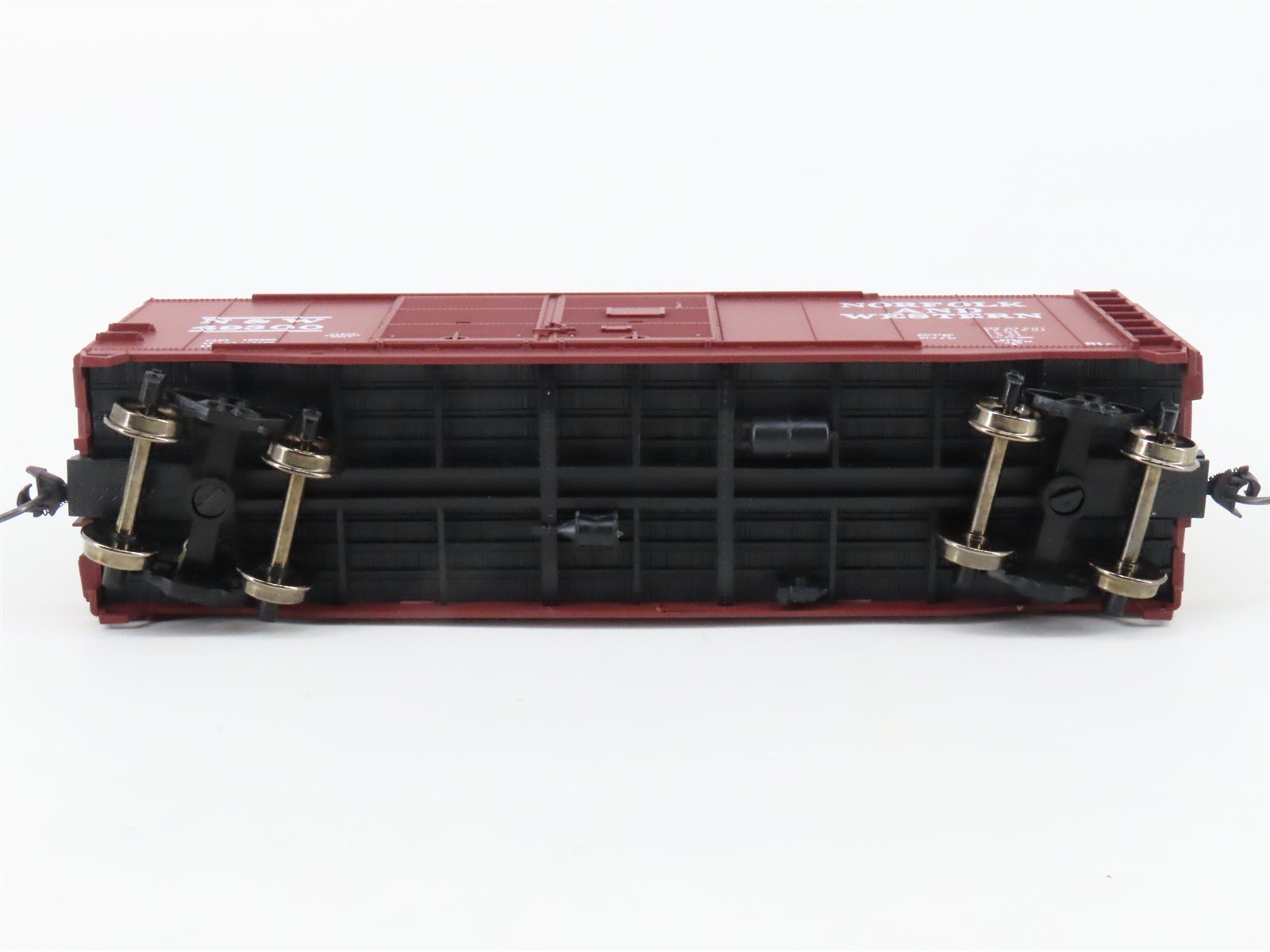 HO Scale Accurail 3022 N&W Norfolk & Western 40' Box Car #49300 - Upgraded