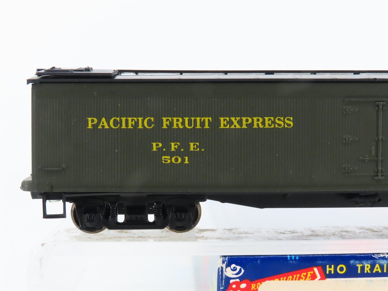 HO Roundhouse/Bev-Bel 4913 PFE Pacific Fruit Express 50' Reefer #501 - Upgraded