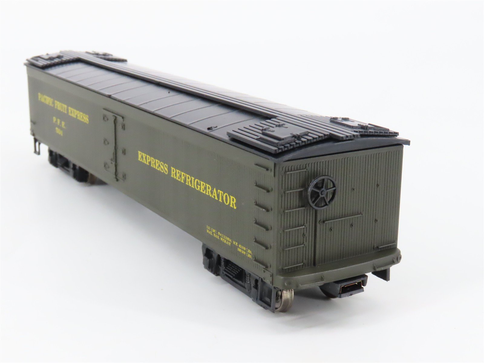 HO Roundhouse/Bev-Bel 4913 PFE Pacific Fruit Express 50' Reefer #501 - Upgraded