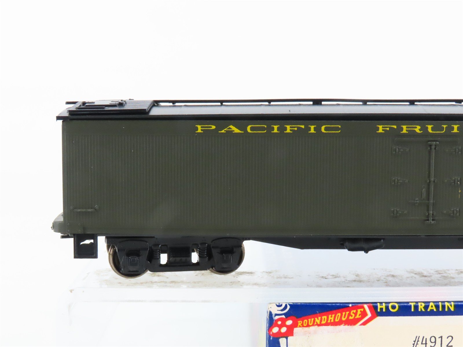 HO Roundhouse/Bev-Bel 4912 PFE Pacific Fruit Express 50' Reefer #568 - Upgraded