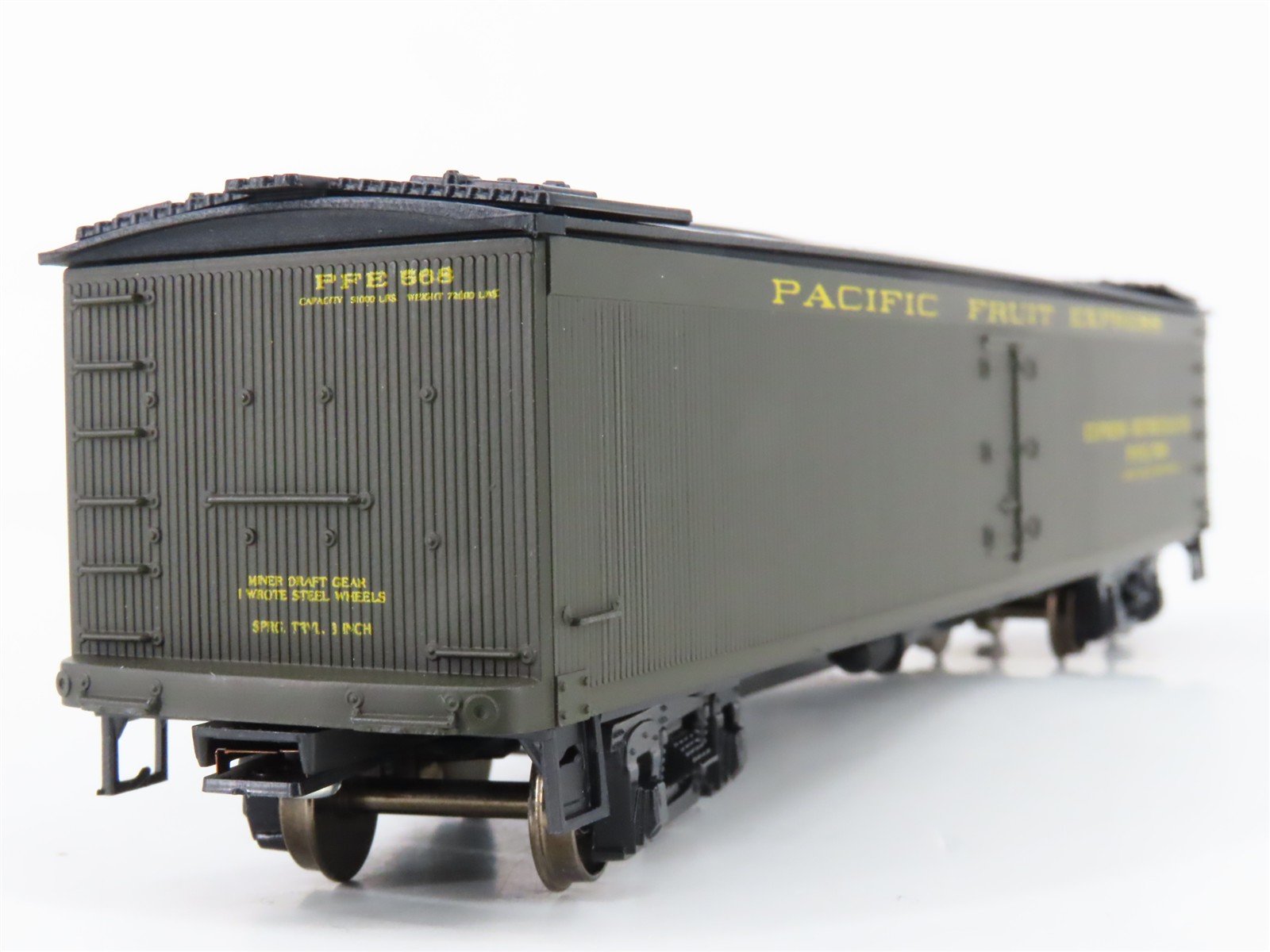 HO Roundhouse/Bev-Bel 4912 PFE Pacific Fruit Express 50' Reefer #568 - Upgraded