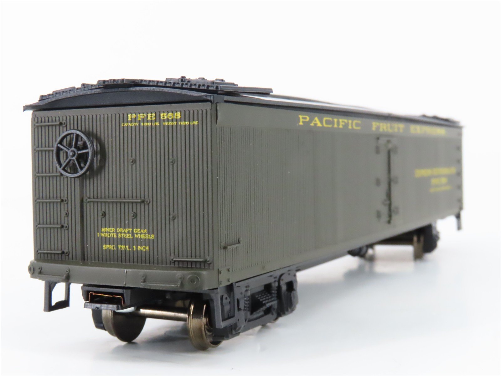 HO Roundhouse/Bev-Bel 4912 PFE Pacific Fruit Express 50' Reefer #568 - Upgraded