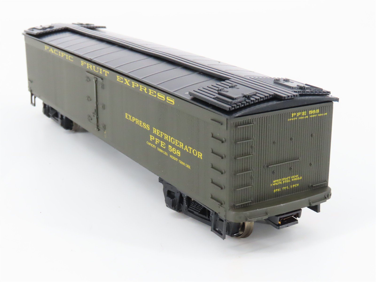 HO Roundhouse/Bev-Bel 4912 PFE Pacific Fruit Express 50' Reefer #568 - Upgraded