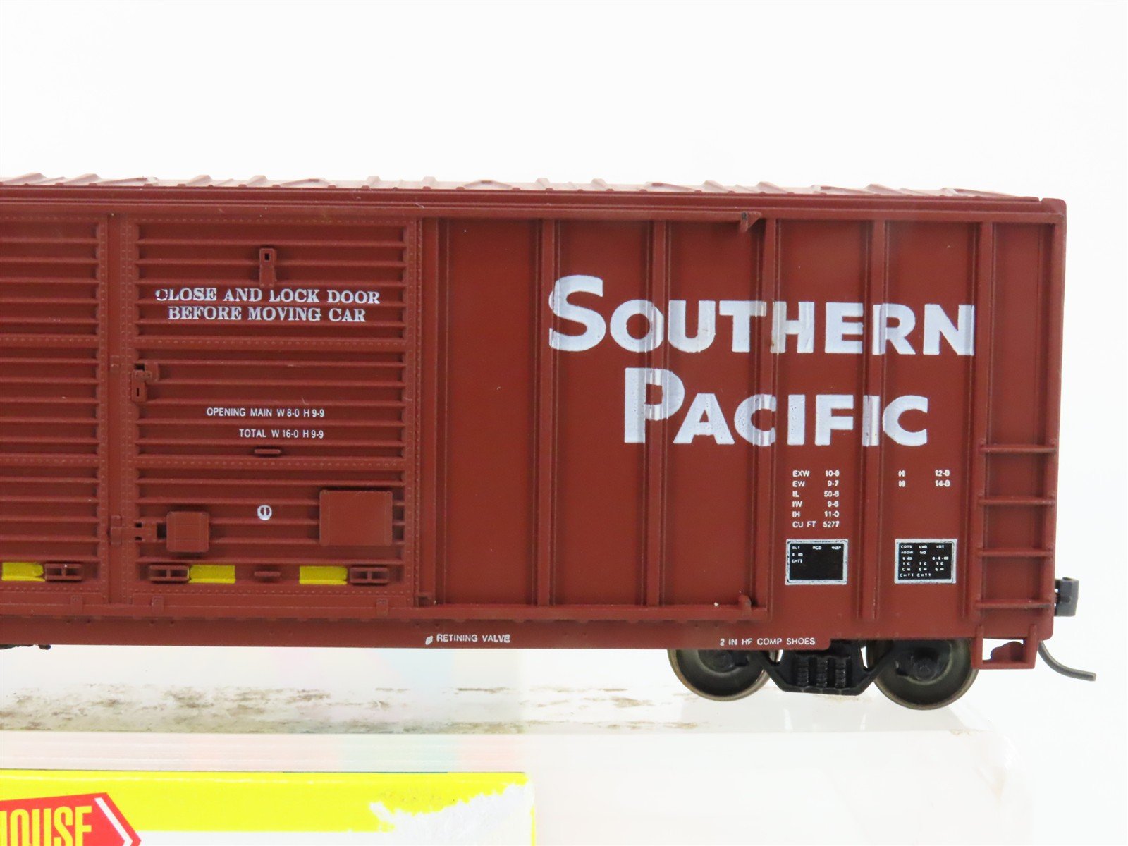 HO Scale Roundhouse 1986 SP Southern Pacific 50' Box Car #246005 - Upgraded