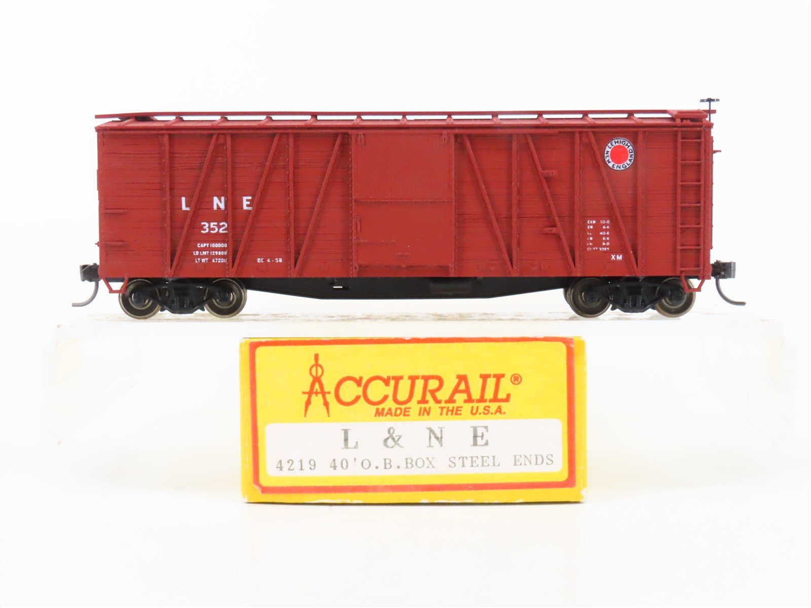 HO Scale Accurail 4219 LNE Lehigh & New England 40' Box Car #352 - Upgraded