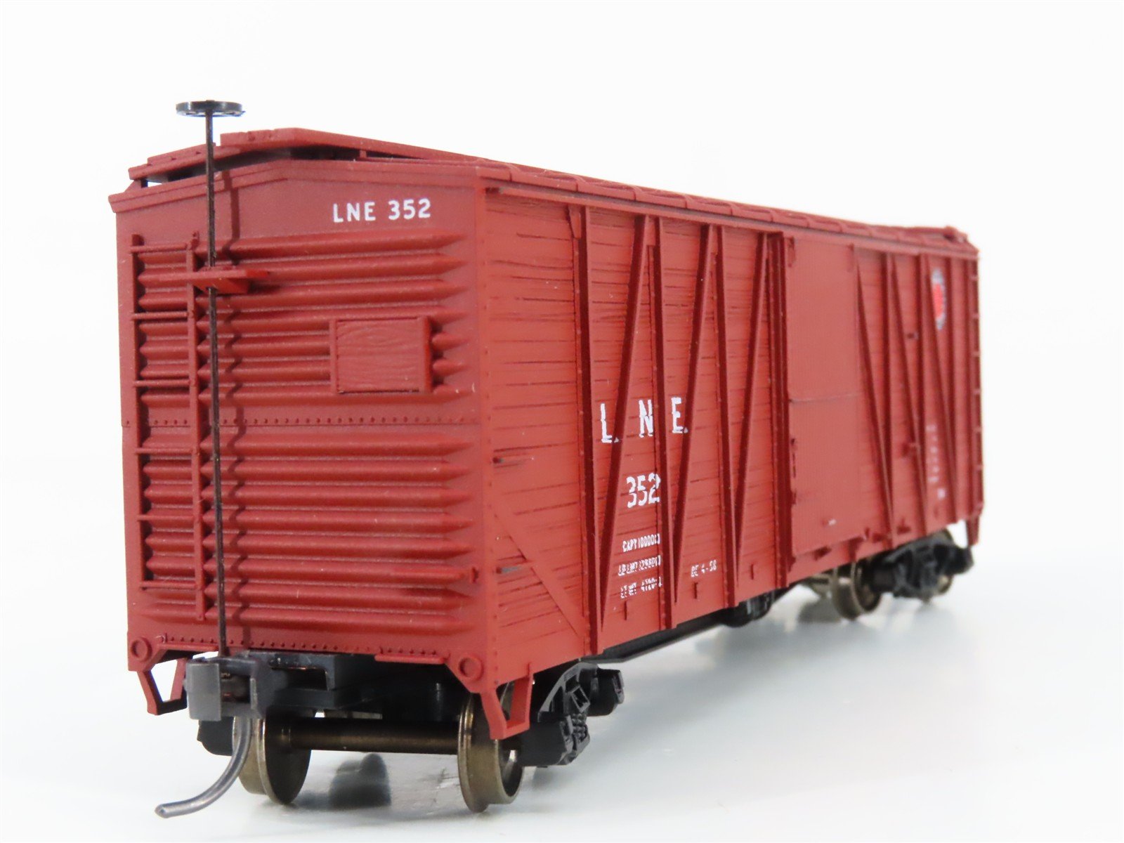 HO Scale Accurail 4219 LNE Lehigh & New England 40' Box Car #352 - Upgraded