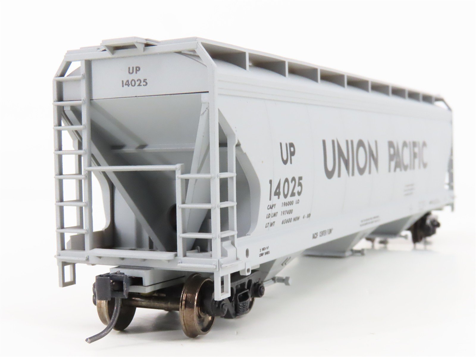 HO Scale Accurail 2005 UP Union Pacific 3-Bay Covered Hopper #14025 - Upgraded