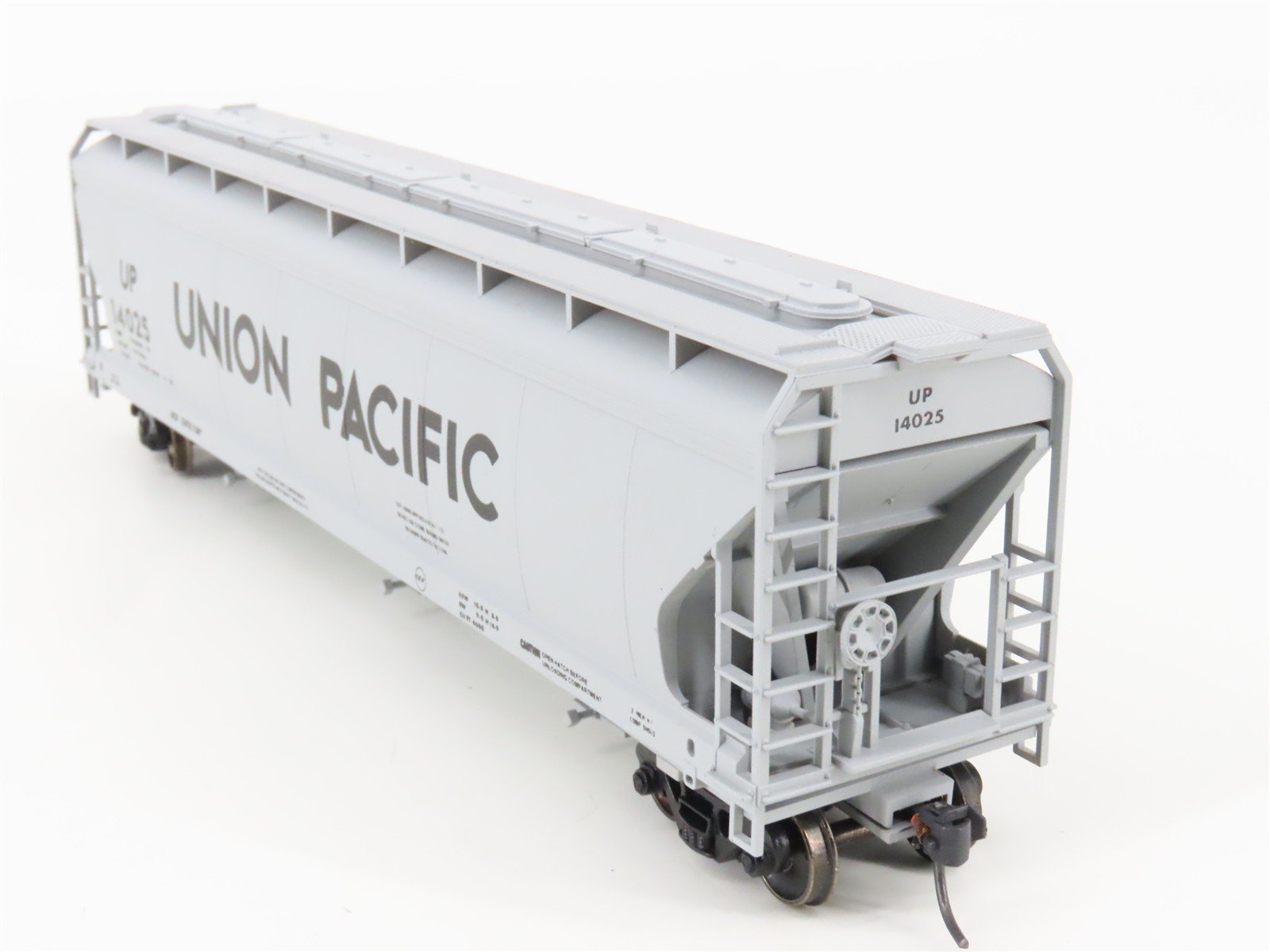 HO Scale Accurail 2005 UP Union Pacific 3-Bay Covered Hopper #14025 - Upgraded