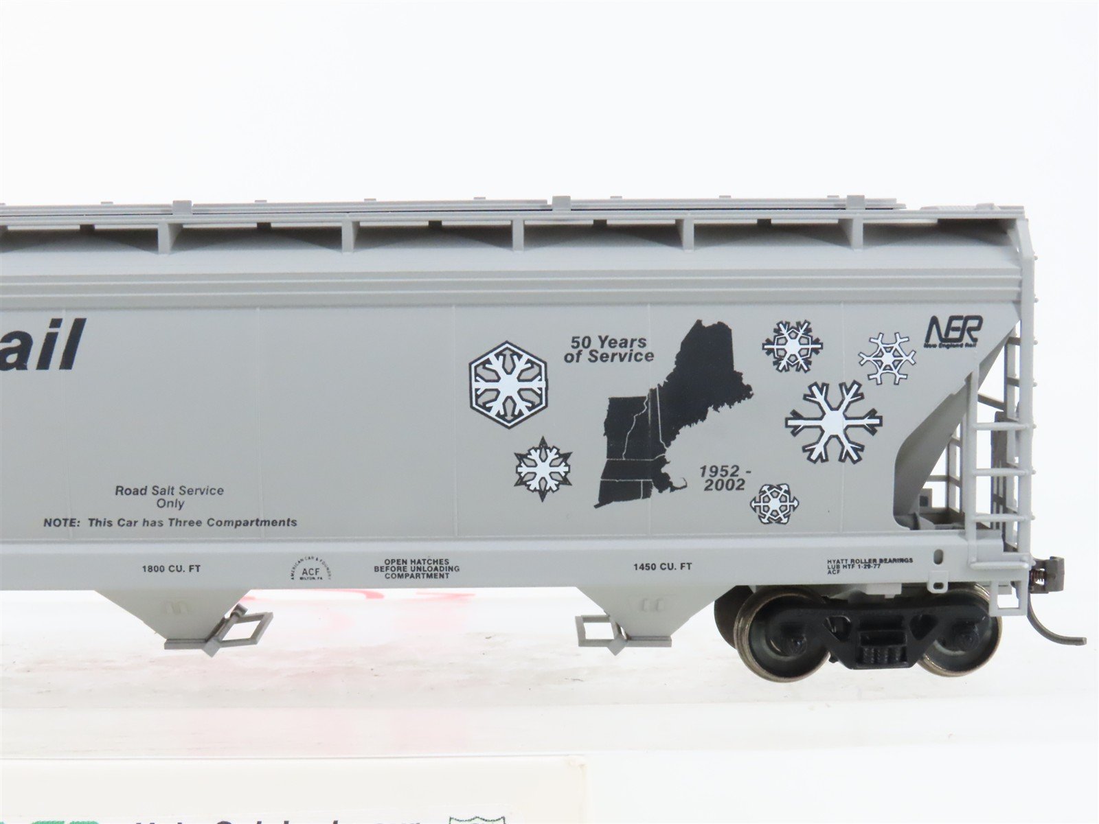 HO Scale Accurail NER New England Rail 3-Bay Covered Hopper #55550 - Upgraded